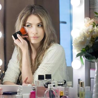 Imagem de 3 pincéis de maquiagem retráteis, base em pó, pincel Kabuki, pincel de blush para rosto de viagem, com capa para corretivo, iluminador, cosméticos em pó