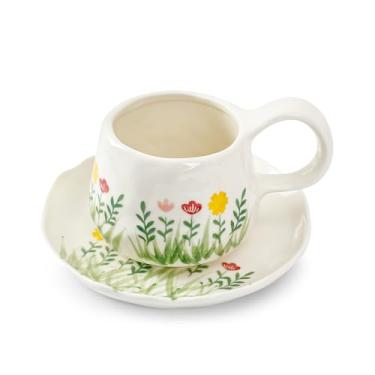 Imagem de Koythin Conjunto de canecas de café de cerâmica com pires, 250 ml / 226.8 g Caneca de café floral fofa irregular, copos de coquete para cappuccino, cacau (campos de flores desenhados à mão)