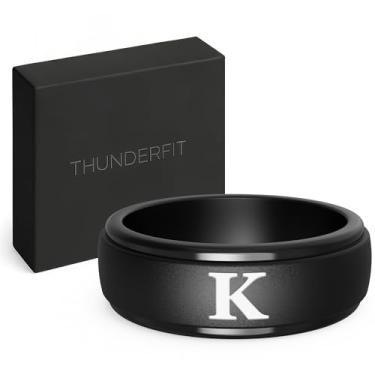 Imagem de ThunderFit Anel inicial de silicone preto para ele - Aliança de borracha personalizada de casamento com uma letra - Ajuste confortável - Presentes de aniversário exclusivos para homens, 15.5 - 16