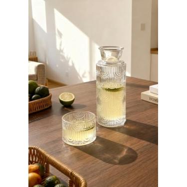 Imagem de Conjunto de jarra de água de vidro vintage com tampa de copo, jarra elegante e copo de uso duplo, jarra de cabeceira para quartos de hóspedes, mesa de cabeceira de escritório e decoração de casa
