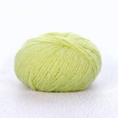 Imagem de Bolas de fio de feltro de lã sintética - suprimentos de crochê e tricô para grampos de cabelo, bolsas feitas à mão e kits de artesanato (verde)