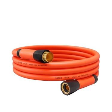 Imagem de YOTOO Mangueira de água híbrida resistente para jardim, 1,5 cm por 1,8 m 1,8 m, resistente a dobras, flexível para todos os climas, com alça giratória e acessórios de latão sólido de 1,9 cm, laranja
