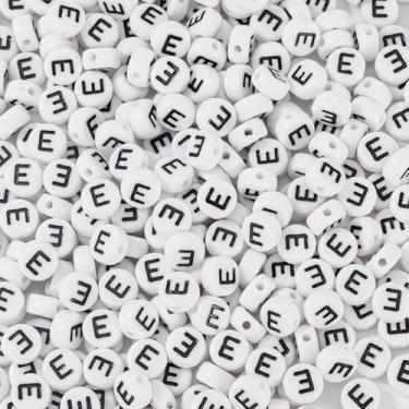 Imagem de Spritewelry 500 peças de contas de letra acrílica contas brancas do alfabeto contas redondas e planas com orifício horizontal para artesanato, pulseira, colar, chaveiro, cordão
