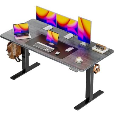 Imagem de Huuger Mesa elétrica grande de 139 x 71 cm, mesa de altura ajustável, mesa de 70 cm de profundidade, mesa de escritório para computador para jogos de pé com 2 ganchos, 3 alturas predefinidas, para