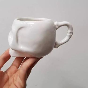 Imagem de Caneca Caveira Decorativa Gótica e Estilosa