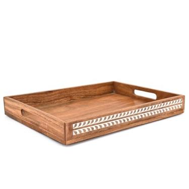 Imagem de Hanol Bandejas de servir de madeira de acácia com alças – Bandeja retangular multiuso para jantar, cozinha, mesa de centro e organização doméstica (38 x 25 x 4 cm)