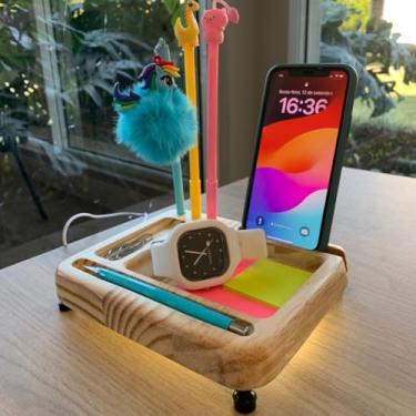 Imagem de Organizador de Mesa Iluminado em Madeira com LED – Porta Canetas, Celular, Alimentação USB – Decoração e Organização para Home Office