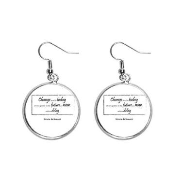 Imagem de Brinco de prata com citação Change Your Life Today para mulheres