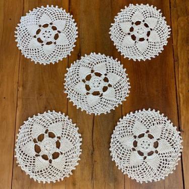 Imagem de Kit 5 Toalhinhas De Chá Barbante Fino 28cm Crochê Artesanal - Maria Cr