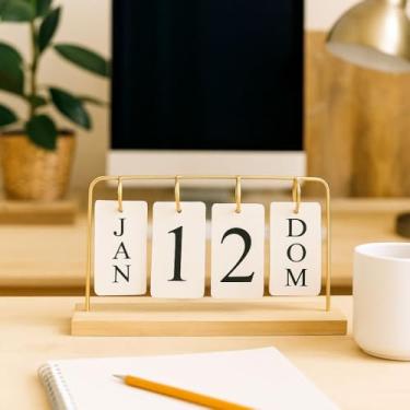 Imagem de Calendário Decorativo de Mesa em Madeira – Organizador com Plaquinhas para Dias, Meses e Semanas (Dourado)