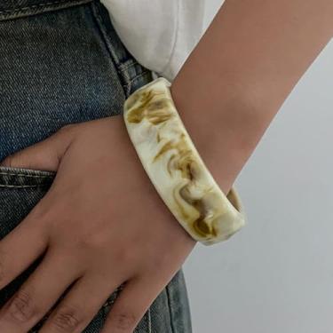 Imagem de Pulseiras femininas douradas de rosto largo tingidas de resina moderna estilo criativo joias presentes para mulheres, dia dos namorados, amizade, presentes de natal, presentes de amizade para mulheres