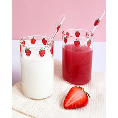 Imagem de Kreapa 2 conjuntos de copos de morango fofos copos de vidro de morango 300 ml, garrafas de vidro com padrão de morangos fofos para água, leite, chá, xícaras de chá de suco de café (2 peças)
