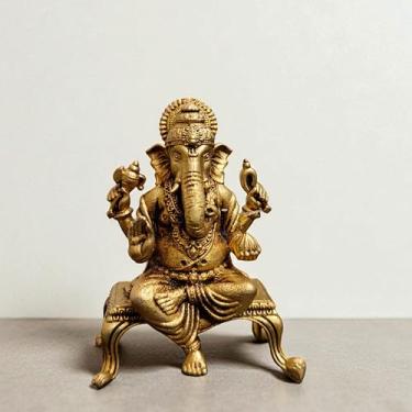 Imagem de craftslook Brass Lord Ganesha Idol on Lotus – Pequena estátua de Deus Hindu de 5,5 cm para decoração de templo doméstico, Ganpati Murti para Puja, meditação e presente – Estatueta religiosa indiana
