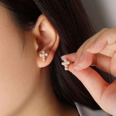 Imagem de Brincos de cruz de pérola para mulheres, aço inoxidável, banhado a ouro 14 K, brincos pequenos cruzados, joias modernas, Small, Aço inoxidável, Sem pedra preciosa