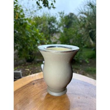 Imagem de Garrafa térmica colorida envolta em material sintético