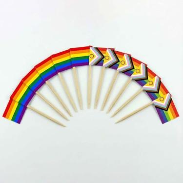 Imagem de 120 palitos de coquetel com bandeira do orgulho - 2 designs - palitos de bambu de 6,5 cm (2,5 pol) com mini bandeiras - palhetas resistentes para decoração de alimentos e bebidas para festas, bares