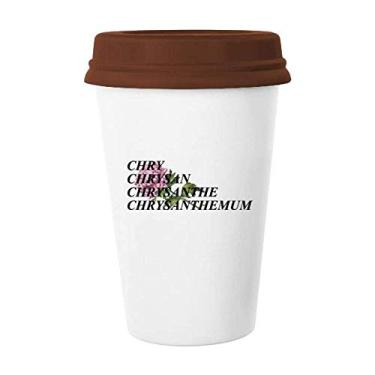 Imagem de Caneca de cerâmica com pétalas densas de flores de crisântemo para copo de café