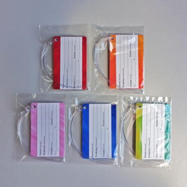 Imagem de Kit com 05 Etiquetas (TAGS) PARA BAGAGEM em PVC 54x86 mm com alça em silicone transparente