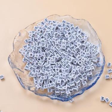 Imagem de Base branca com letra preta M pingente de contas quadradas 400 peças, diâmetro de 7 mm para pulseiras e colares com pingentes, LCS