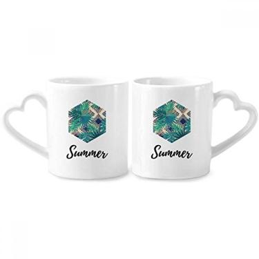 Imagem de Conjunto de canecas de porcelana para casal de plantas de desenho verde trópicos com alça de coração