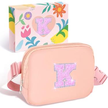 Imagem de COSHAYSOO Pochete de cintura pequena com alça ajustável com patch de letra inicial para mulheres, adolescentes, meninas, viagens, academia, caminhada, bolsa de viagem transversal, bolsa moderna, rosa