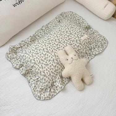 Imagem de AOJIM Fronha infantil de algodão musselina com estampa floral azul para meninos e meninas super macia para berço com bordas de babados, fronha respirável para berçário, capa de travesseiro durável