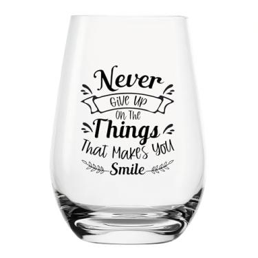 Imagem de YJXIN Taça de vinho engraçada sem haste nunca desista das coisas que fazem você sorrir Presente para mulheres ocasiões especiais 30, 40, 50, 60º aniversário para mãe, presente de aposentadoria para