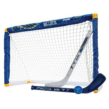 Imagem de Franklin Sports Conjunto de mini hóquei Louis Blues – Conjunto de gol de hóquei no joelho, bola e 2 bastões de hóquei – Mini rede de gol – Conjunto de hóquei oficial da NHL, Blues de St. Louis, 71 cm x 50 cm x 30 cm