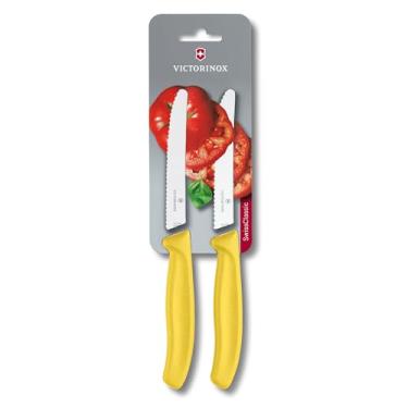 Imagem de Conjunto com 2 facas Victorinox Swiss Classic com ponta arredondada e lâmina serrilhada, cabo Amarelo, 11cm