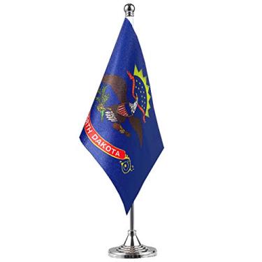 Imagem de GentleGirl. Bandeira do estado da Dakota do Norte dos EUA, pequena mini bandeira do estado de Dakota do Norte vara bandeira de mesa de escritório na base de suporte, decoração de celebração de eventos