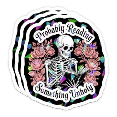 Imagem de (3 peças) Adesivo de leitura para amantes de livros Probably Reading Something Unholy Book Lover Cute Readers Adesivo holográfico para laptop, copo, Kindle, garrafa de água, caderno de 7,6 cm
