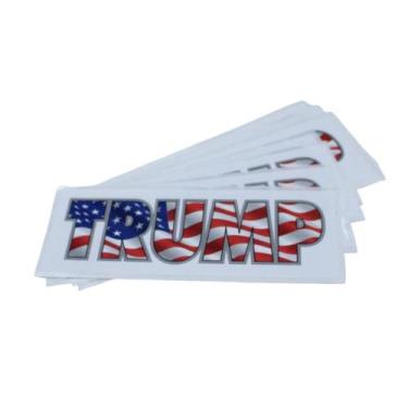 Imagem de Adesivo da campanha presidencial do Trump em 2024 medindo 22,5 x 7,5 c