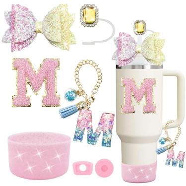 Imagem de Conjunto de acessórios de copo Stanley rosa 7 peças, decorações de iniciais para Stanley Cup 850.5 g 1,134 g, inclui tampa de canudo de joia, tampa à prova de derramamento, pingente de alça, bota de