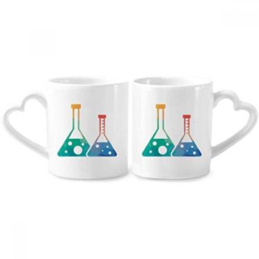 Imagem de Conjunto de canecas de porcelana para casal, com estampa de química, dois frascos cônicos e coração
