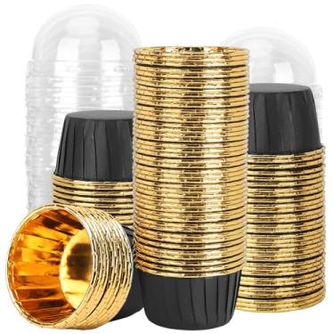 Imagem de EUSOAR Forros de cupcake de ouro preto, 100 peças, ramequins descartáveis com tampas, mini formas de bolo de folha de alumínio, forros de muffin com tampas de cúpula para casamento, festa de