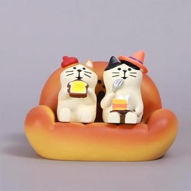 Imagem de Dylayos Conjunto de estatuetas de gato e sofá de pão em miniatura, estátuas de gatinho de resina com torradas, decoração de bolo, sofá laranja 8,5 x 5,8 x 5,8 cm, 3 peças de ornamentos de mesa