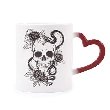 Imagem de Caneca de grés com estampa de desenho de cobra e caveira de animal sensível ao calor que muda de cor vermelha