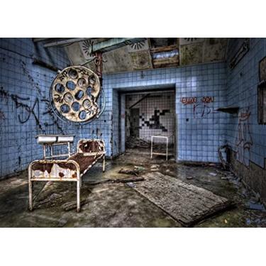 Imagem de BELECO Tecido de 2,1 x 1,5 m de pano de fundo antigo de hospital abandonado assustador hospital insano hospital sala de cirurgia cama parede suja jogos de fuga casa assombrada Halloween decoração de