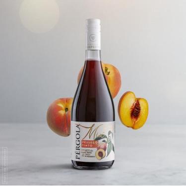 Imagem de Suco Cooler De Morango Com Vinho Tinto Suave Pergola 750 ML _ morango_