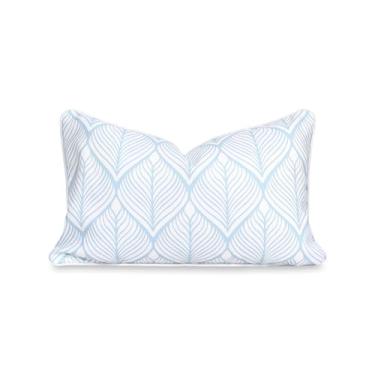 Imagem de Hofdeco Premium Capa de almofada lombar para pátio costeiro, ambientes internos e externos, 30,5 x 50,8 cm, repelente de água para quintal, sofá, folhas geométricas com estampa azul bebê