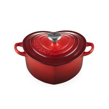 Imagem de PANELA LE CREUSET CORAÇÃO TRADITION COM PEGADOR CORAÇÃO VERMELHO EM FERRO FUNDIDO 20CM...