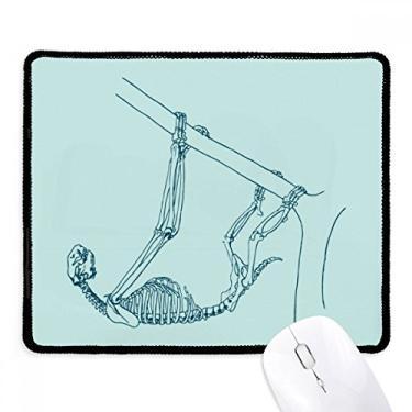 Imagem de Mousepad antiderrapante com desenho de bicho-preguiça esqueleto para jogo escritório e bordas costuradas para presente