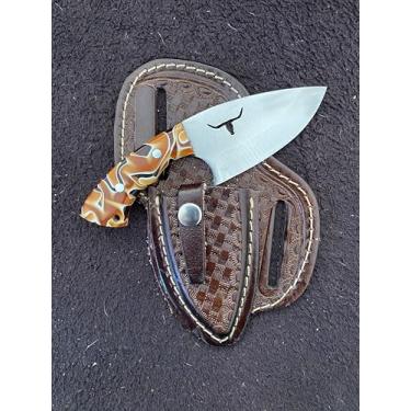 Imagem de Faca Mini Campeira 1 Muladeira com desenho de mula, 15 cm Total, Lâmina em aço Inox 8 cm, Cabo em Madeira Muirapiranga 7cm , Bainha em Couro, Acessivel Tamanho Ideal, Corte Preciso, Pesca, Caça, Churrasco (Dourado Boi)