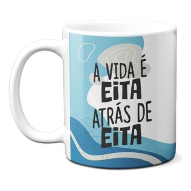 Imagem de Caneca Engraçada A Vida é EITA Atrás de EITA Presente (Branca)