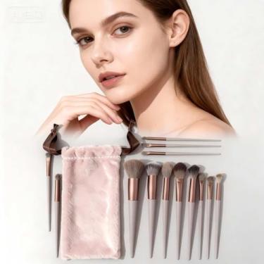 Imagem de Conjunto de 13 pincéis de maquiagem para olhos e rosto, pincel de mistura para base, sombra, corretivo com bolsa de veludo, pacote de pincéis de maquiagem profissional, cabelos macios, rosa