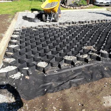 Imagem de Grade de cascalho de alta resistência externa, grade de solo de jardim permeável antiderrapante preta, de geogrelha geocélula de paisagismo amplo, 6m x 6m (19,5 pés x 19,5 pés)