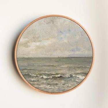Imagem de Impressão de pintura a óleo de paisagem marítima em tons neutros suaves, arte de praia neutra de ondas do oceano antigo, impressão de arte de parede vintage costeira em tela redonda - Nº 2 (13 cm)