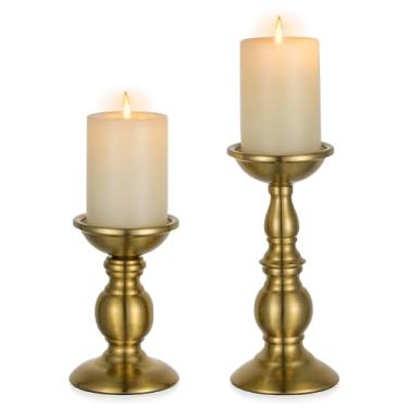 Imagem de NUPTIO Suporte de vela dourado para mesa: Castiçal de latão alto decorativo para velas de pilar - Suporte vintage de metal para mesa de lareira de Natal Ano Novo Conjunto de 2 peças (P + L)
