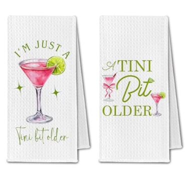 Imagem de ChissNook Conjunto de 2 toalhas de cozinha para presentes de coquetel, presentes de coquetel de martini para mulheres amantes, toalhas de prato de bar de chá para decoração de carrinho de cozinha, bar