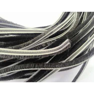 Imagem de Veda Fresta Fita Normal Escova Porta Janela Preta 7x5mm 10m - Woodglas